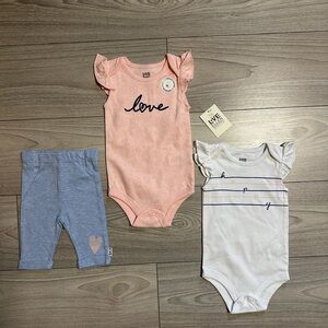 Ellen Degeneres LOVE 3 Piece Baby Outfit NWT